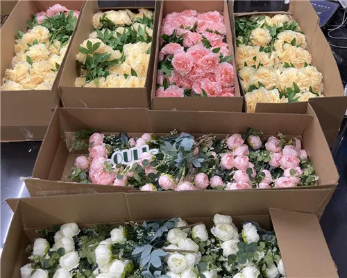 Ouli vant vellykket en stor ordre med kunstige blomster til en verdi av 30 000 amerikanske dollar fra Canada